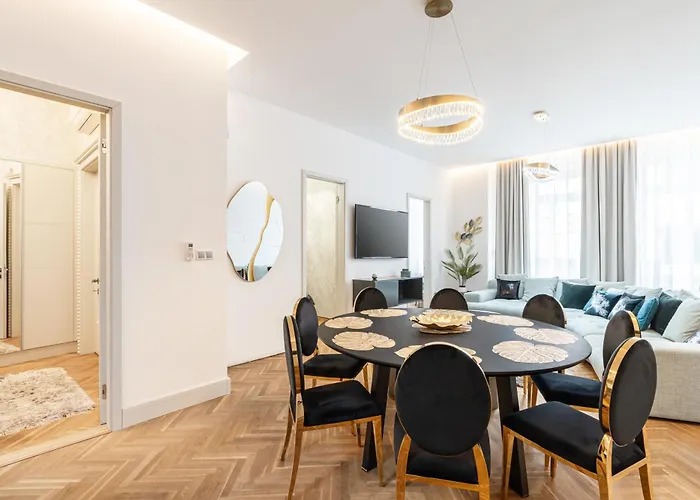 Four Bedrooms Luxury Design Apartment At Fashion Street