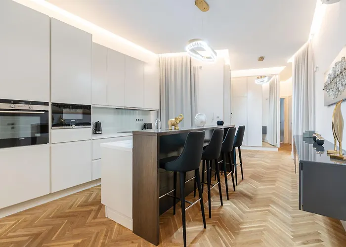 Four Bedrooms Luxury Design Apartment At Fashion Street