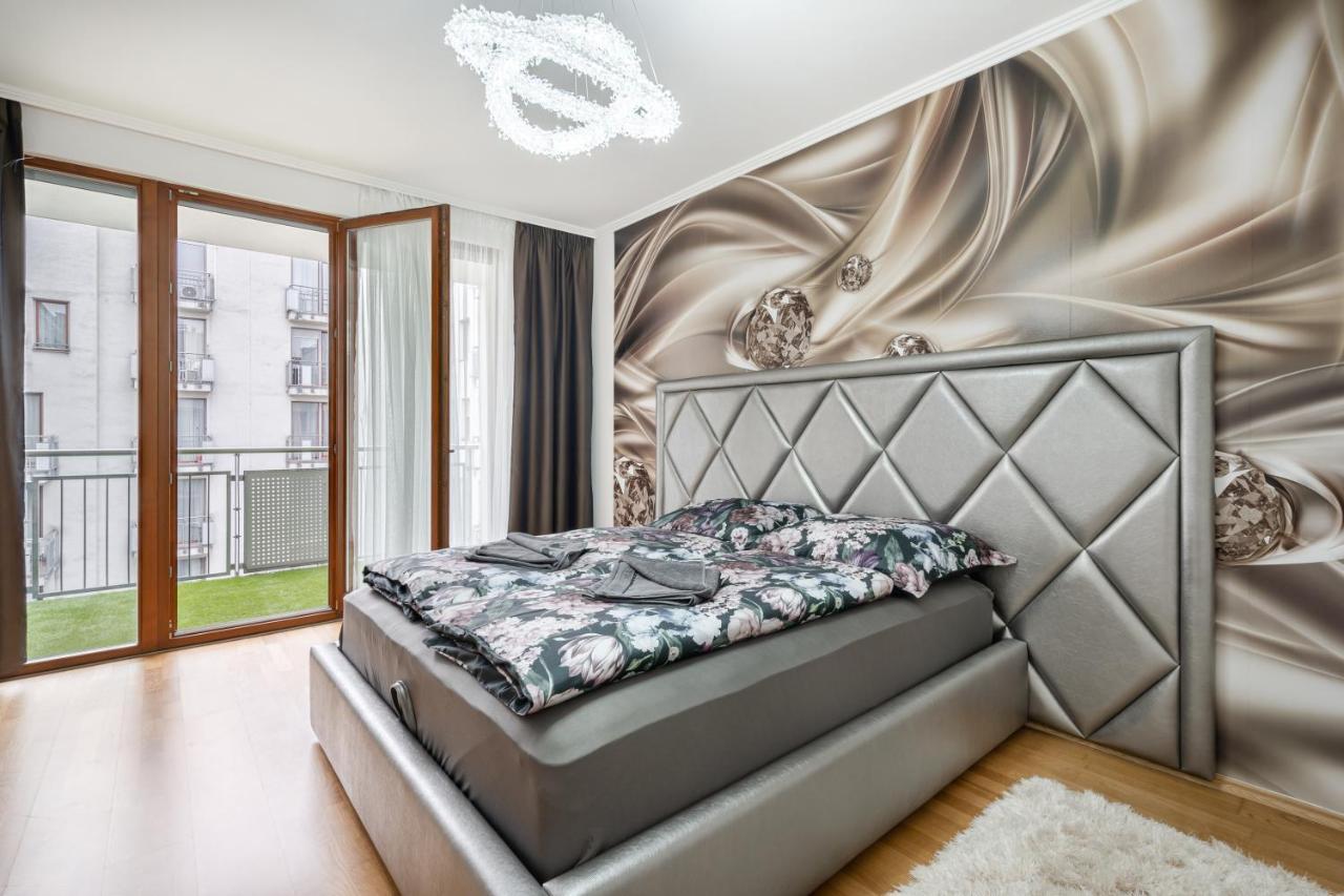 Four Bedrooms Luxury Design Apartment At Fashion Street Apartament