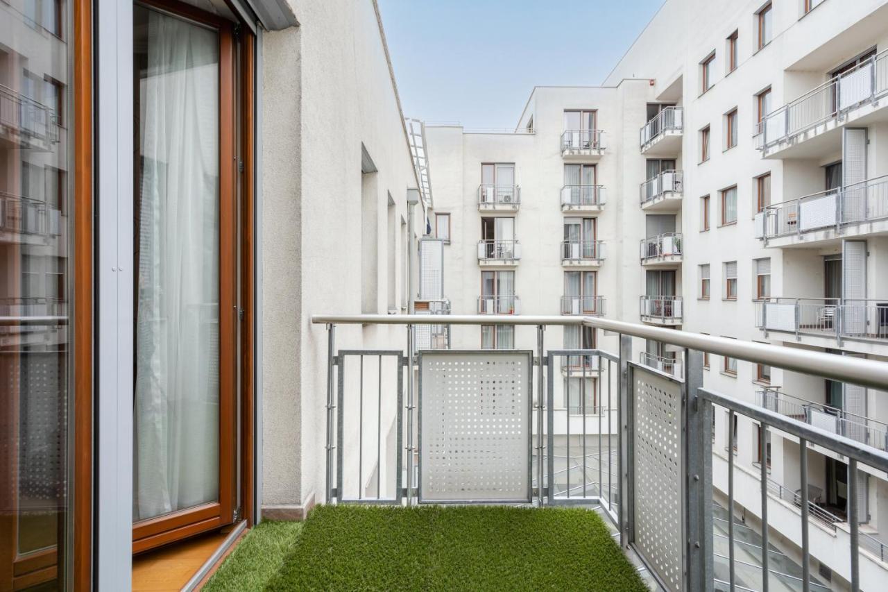 Four Bedrooms Luxury Design Apartment At Fashion Street Apartament Budapesta
