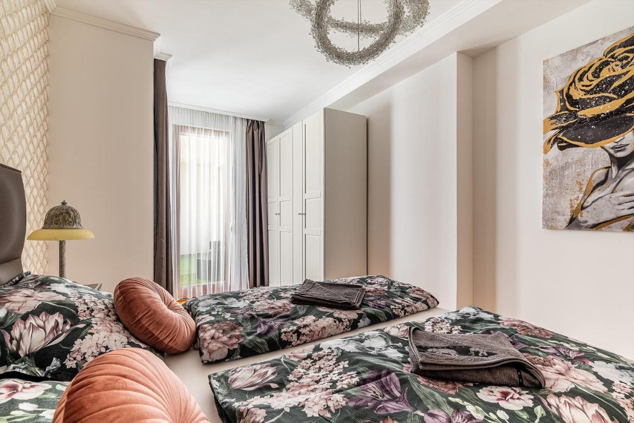Four Bedrooms Luxury Design Apartment At Fashion Street Apartament *