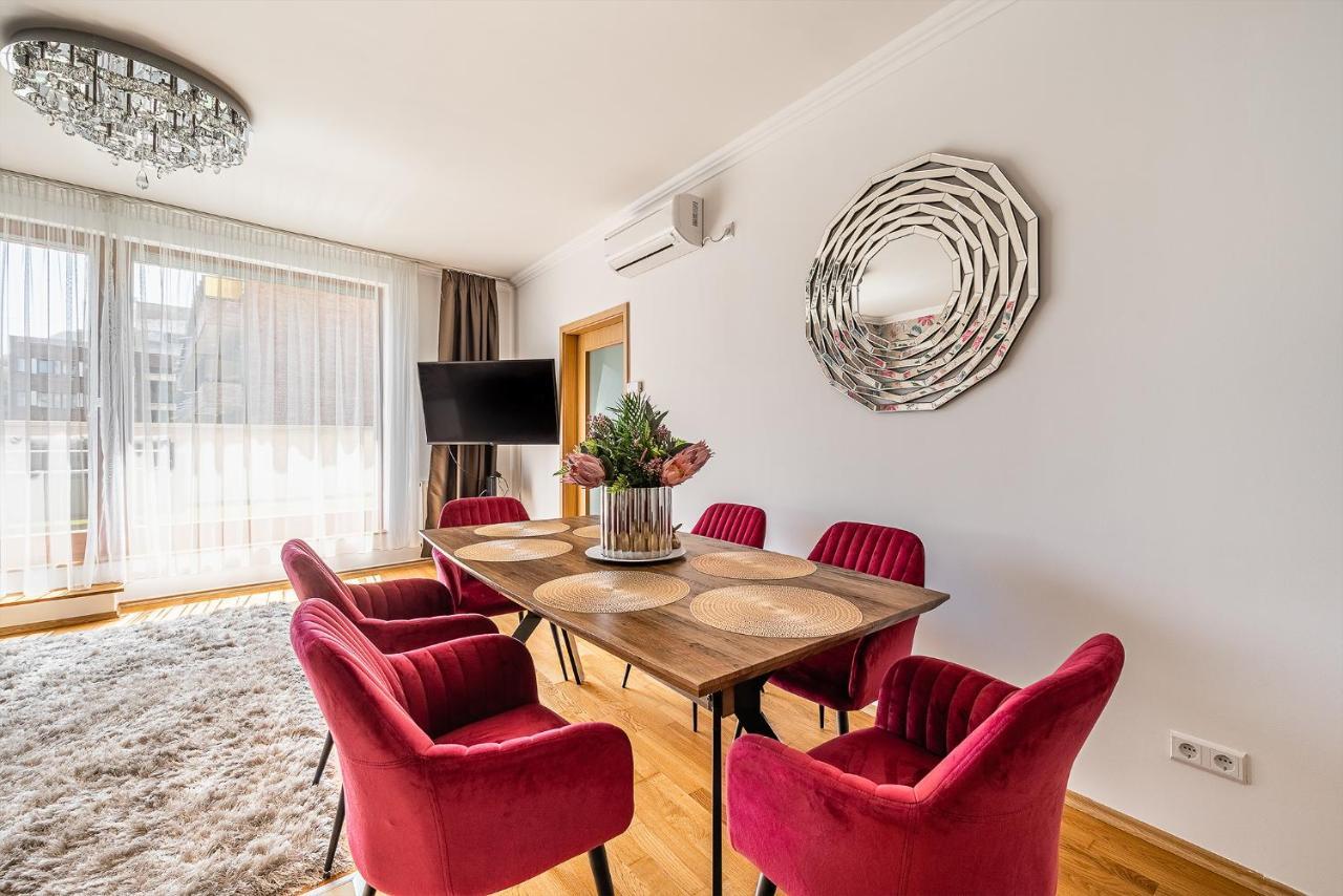 Four Bedrooms Luxury Design Apartment At Fashion Street Budapesta