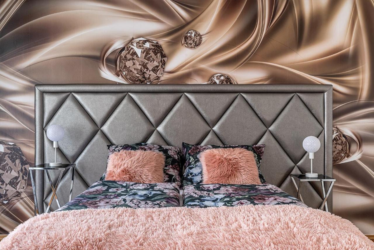 Four Bedrooms Luxury Design Apartment At Fashion Street Apartament