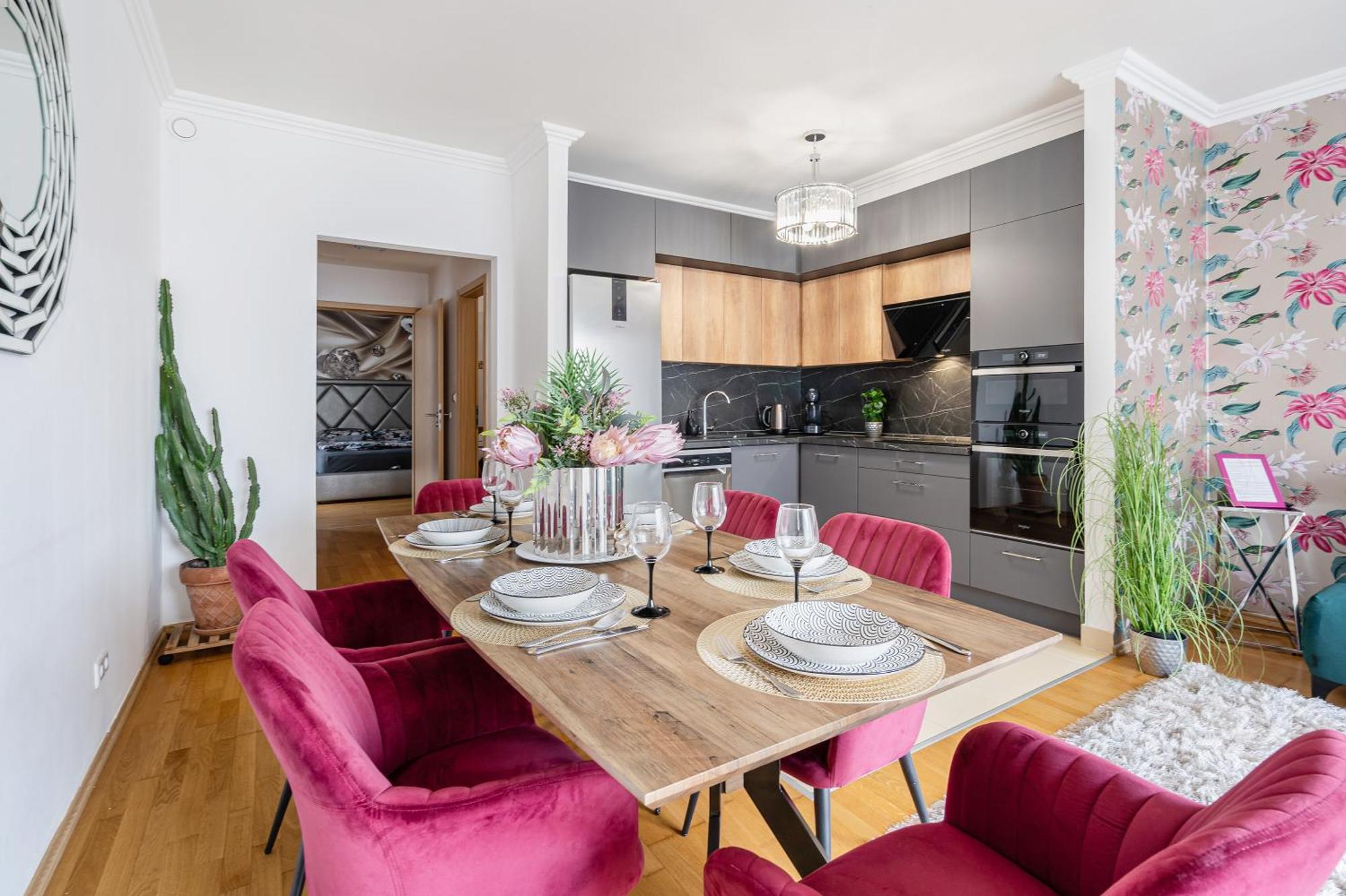 Four Bedrooms Luxury Design Apartment At Fashion Street Apartament Budapesta