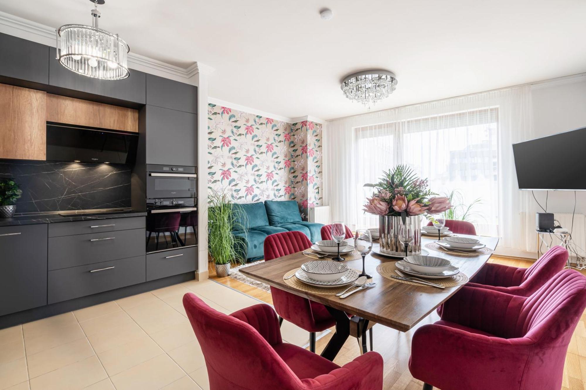 Four Bedrooms Luxury Design Apartment At Fashion Street Apartament