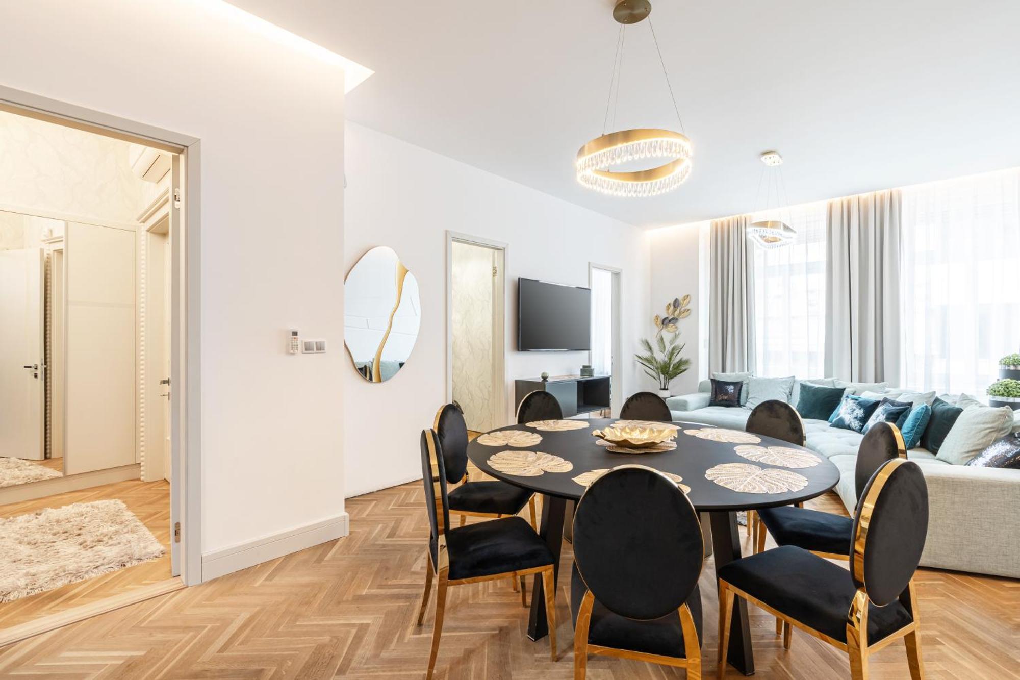 Four Bedrooms Luxury Design Apartment At Fashion Street Apartament Budapesta