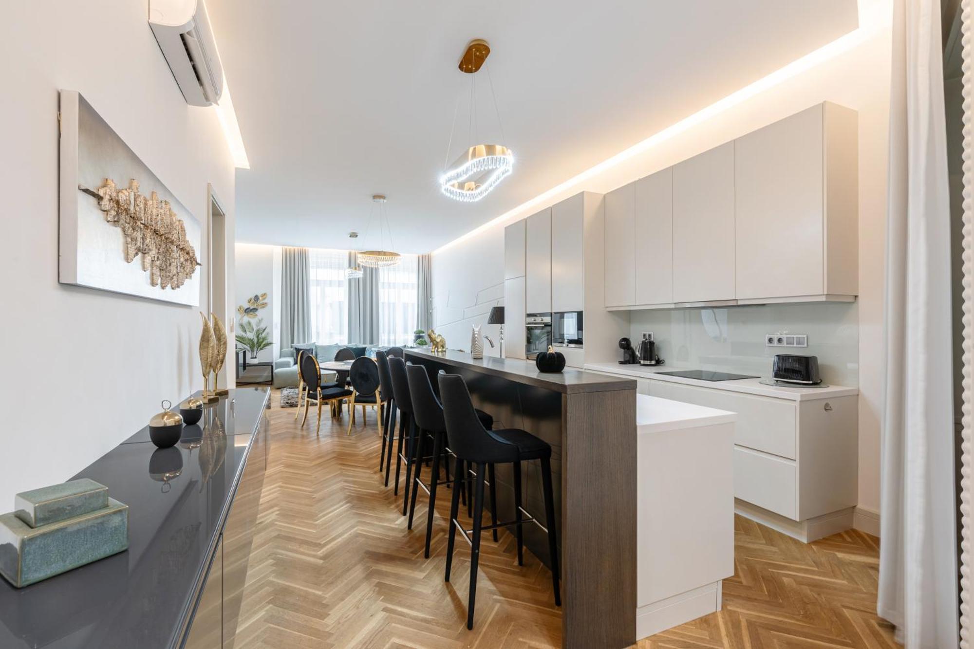 Four Bedrooms Luxury Design Apartment At Fashion Street Budapesta