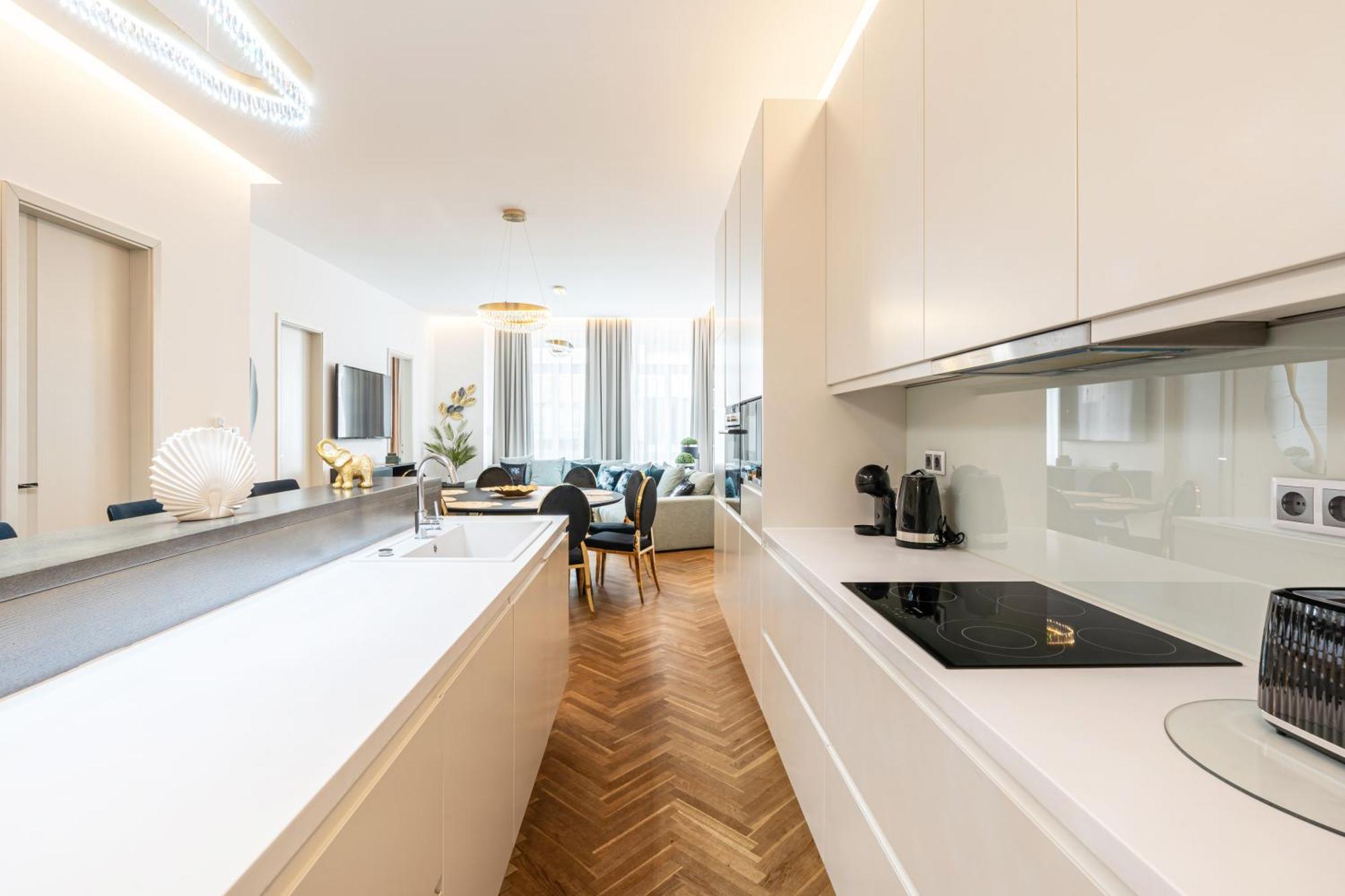 Four Bedrooms Luxury Design Apartment At Fashion Street Apartament *